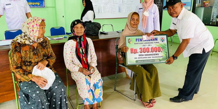 Pemdes Gedangsewu Menggelar Acara BLT DD Tahap Dua berjalan Lancar dan Kondusif.