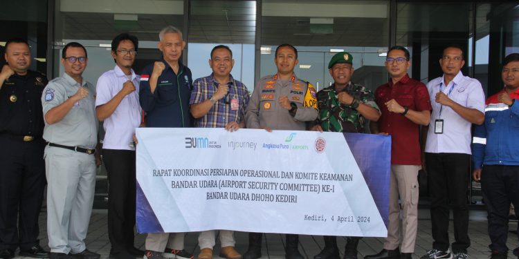 Kapolres Kediri Kota Bersama GM Angkasa Pura l Bandara Dhoho Kediri Pimpin Rakor Komite Keamanan Bandara
