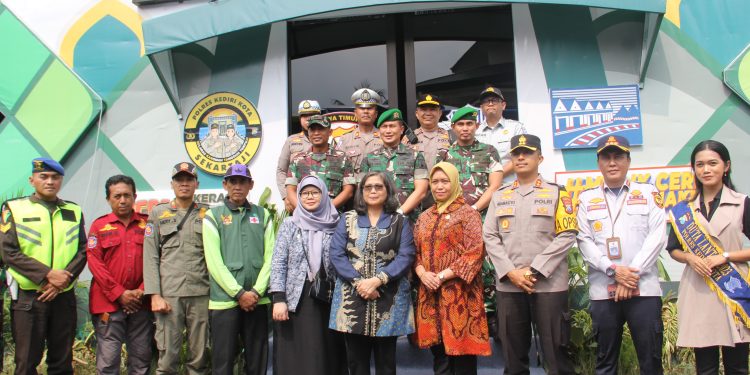 Pastikan Pelayanan Optimal, Kapolres Kediri Kota Bersama Forkopimda Tinjau Pos Pam dan Pos Yan Serta Stasiun KA