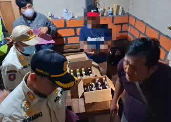 Razia Gabungan Jelang Lebaran, Puluhan Botol Miras Diamankan Dari Sejumlah Warkop Karaoke