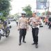 *Kapolres Kediri Kota pimpin langsung pengamanan arus lalu lintas pada H+2 Lebaran 2024 di beberapa penggal jalan wilkum Polres Kediri Kota*