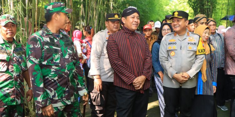 Jaga Keamanan Warga yang Berlibur, Kapolre Ngawi Patroli Tempat Wisata