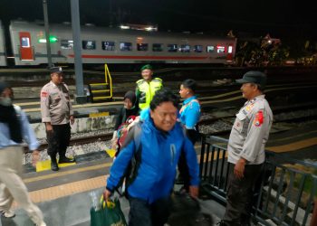 Sinergitas TNI Polri, Amankan Stasiun Ngawi Pasca Lebaran