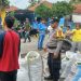 *Kabid Humas Polda Jabar : Polisi Lakukan Pembersihan Sampah di Aliran Anak Sungai Ciputra Haji Desa Sukasari*