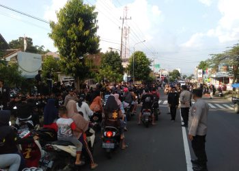 Kompak Jaga Kondusifitas Ngawi, Polsek Jogorogo Bersama PSHT Bagikan Takjil Ramadhan