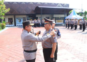 Kapolres Ngawi Pimpin Upacara Laporan Kenaikan Pangkat Pengabdian