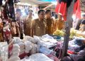 PJ Bupati Jeneponto Junaedi Bakri Lakukan Operasi Di Pasar Allu Guna Mengecek Stok Dan Harga Bahan Pokok Menjelang Hari Raya Idul Fitri