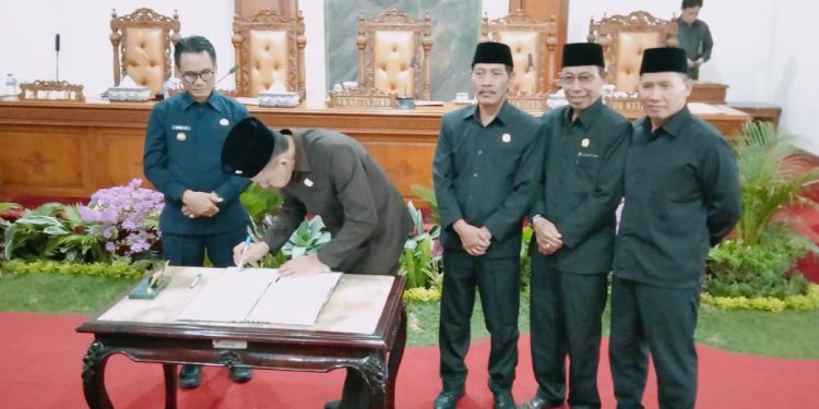 Rapat Paripurna Penetapan Ranperda dan Penyampaian Rekomendasi LKPJ Bupati TA 2023