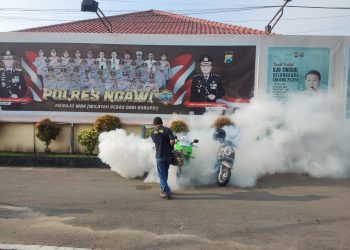 Sidokkes Polres Ngawi Lakukan Fooging Cegah DBD