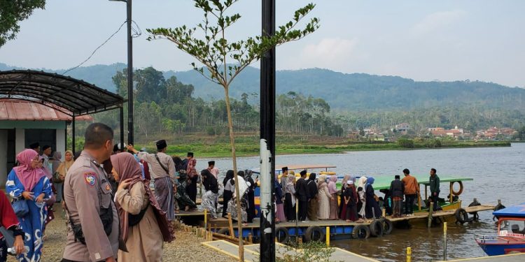 Kabid Humas Polda Jabar : Polisi  Monitoring Objek Wisata Situ Lengkong Panjalu