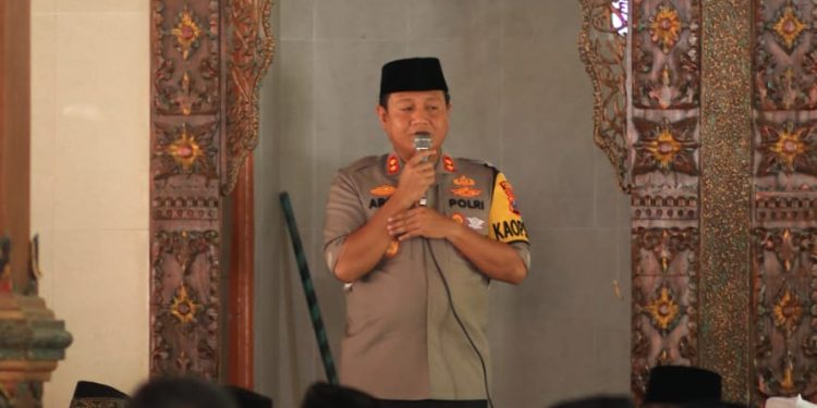 Kapolres Ngawi Beri Pesan Kamtibmas Jemaah di Masjid Al Fatah, Bringin