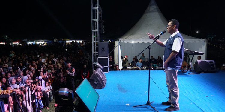 Pererat Silaturahmi dengan Masyarakat, Pj. Bupati buka Semarak Desa “Literasi Digital” di Galesong Selatan