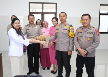 Sumringah, Anggota Polsek Semen Dapat Bantuan Tangan Palsu Dari Kapolres Kediri Kota