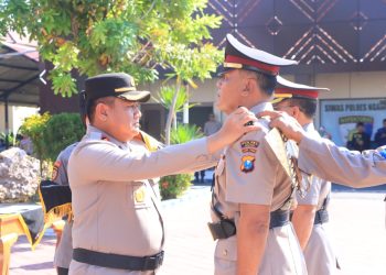 Kapolres Ngawi Pimpin Upacara Sertijab Kapolsek Karanganyar