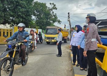 SAT LANTAS POLRES GOWA SURVEY JALAN RUSAK DI POROS MALINO