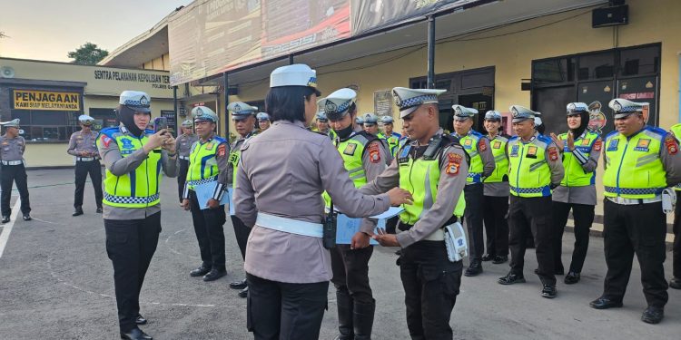 WUJUD APRESIASI, KASAT LANTAS POLRES GOWA BERI REWARD PERSONILNYA
