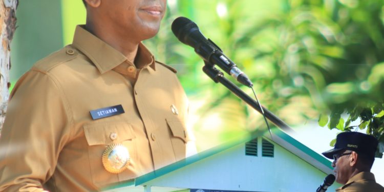 Pembina Upacara di SMKN 6 Takalar, Pj. Bupati Berpesan Persiapkan Diri Menuju Indonesia Emas 2045