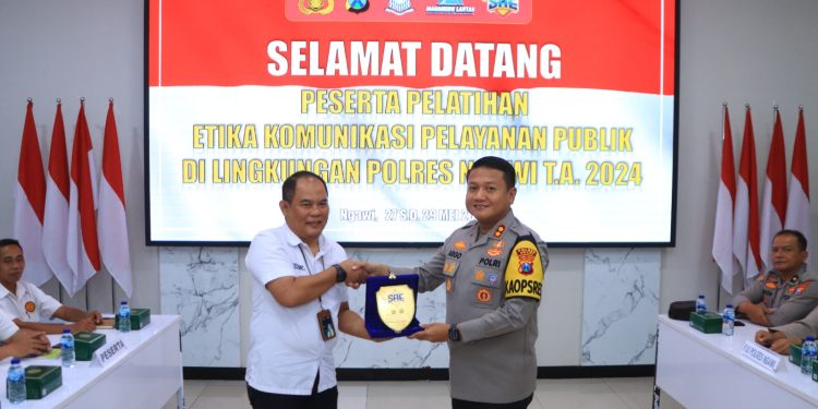 Kapolres Membuka Pelatihan Etika Pelayanan Publik Bagi Anggota Polres Ngawi