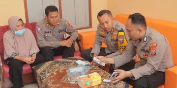 Kapolres Kediri Kota Anjangsana ke Rumah Personel yang Sakit Menahun