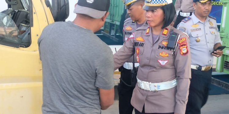 PASTIKAN LAYAK, SAT LANTAS POLRES GOWA GELAR RAMP CHECK KENDARAAN ANGKUTAN BARANG