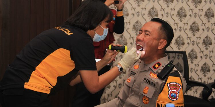 Tingkatkan Kesehatan Gigi dan Mulut, Polres Kediri Kota Bersama Biddokkes Polda Jatim Gelar Dental Fitness