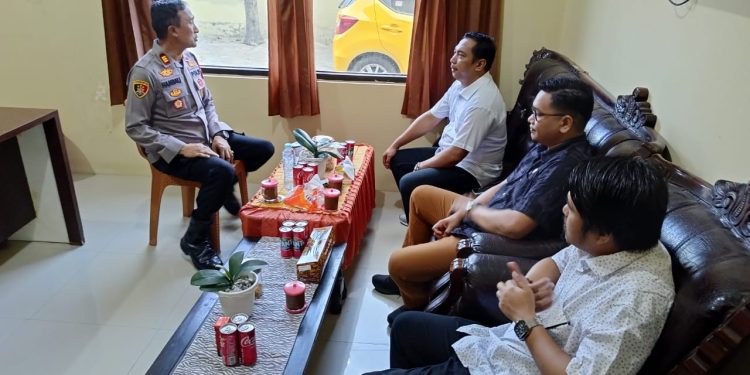 Pererat Silaturahmi Ketua dan Anggota Panwascam Datangi Polsek Somba Opu.