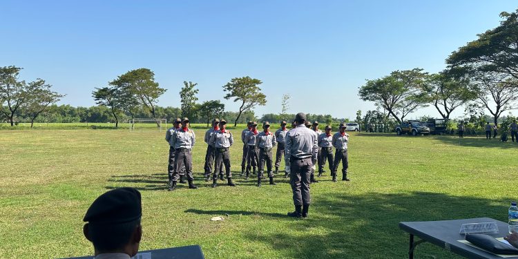 Meriahkan Hari Bhayangkara ke-78, Samapta Polres Ngawi Gelar Lomba Baris Berbaris