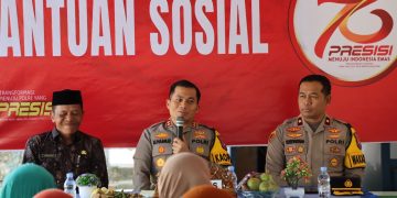 Polres Nganjuk bersama Pengurus Bhayangkari Cabang Nganjuk Bagikan Bansos untuk Warga Kurang Mampu