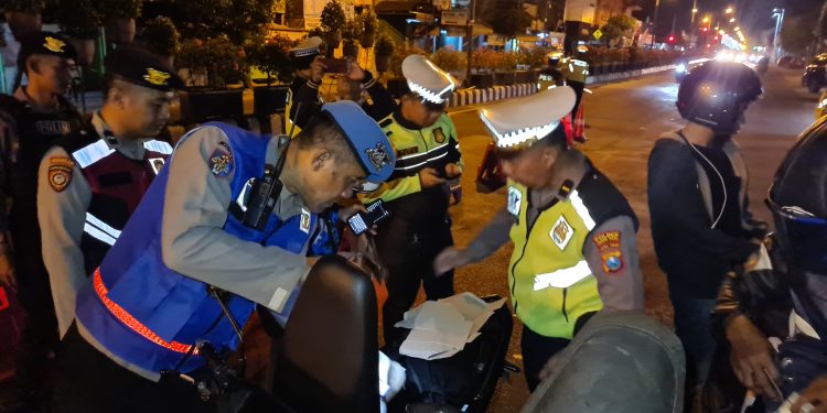 Gelar Razia KRYD, Polres Kediri Kota Cipta Kondisi Cegah Gangguan Kamtibmas