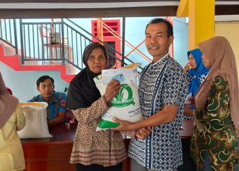 Pemdes Karanganom Salurkan Bantuan Pangan Pada 161 KPM, Kades Berharap Bisa Ringankan Kebutuhan