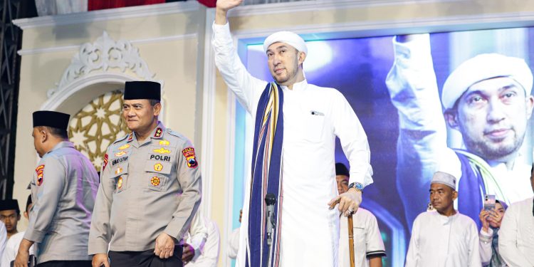 Irjen Pol Ahmad Luthfi bersama Habib Ali Zainal Abidin Assegaf; Jawa tengah Bersholawat untuk Indonesia Maju dan Damai