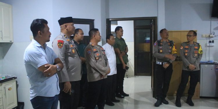 Dokkes Polres Ngawi Laksanakan Hospital Visit Kepada Anggota yang Sakit