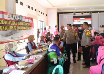 Polres Nganjuk Gelar Bakti Kesehatan Donor Darah dan Vaksinasi Influenza dalam rangka HUT Bhayangkara ke 78
