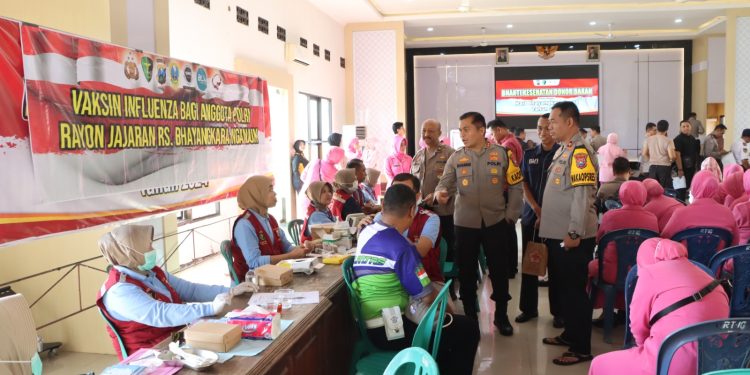 Polres Nganjuk Gelar Bakti Kesehatan Donor Darah dan Vaksinasi Influenza dalam rangka HUT Bhayangkara ke 78