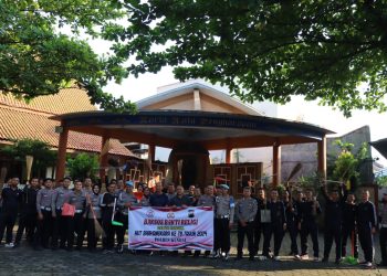 Jelang HUT Bhayangkara ke-78 Tahun 2024 Polres Kendal Baksos Bersihkan Tempat Ibadah