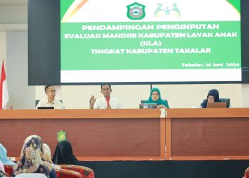 Pj Bupati Takalar bersama Pj Ketua TP PKk hadir di evaluasi KLA