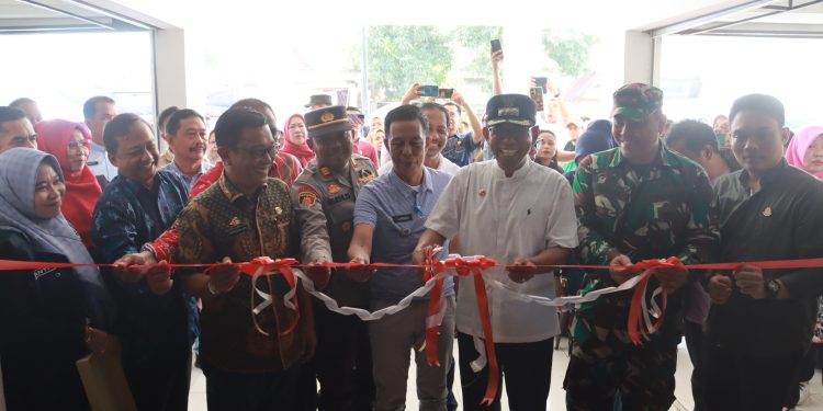 Dekatkan Akses Kebutuhan Pokok Masyarakat, Pj. Bupati Takalar Resmikan Pasar Galesong