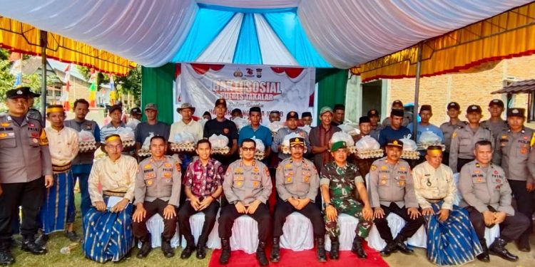 Polres Takalar Meriahkan HUT Bhayangkara ke-78 Dengan Menggelar Kegiatan Bakti Sosial