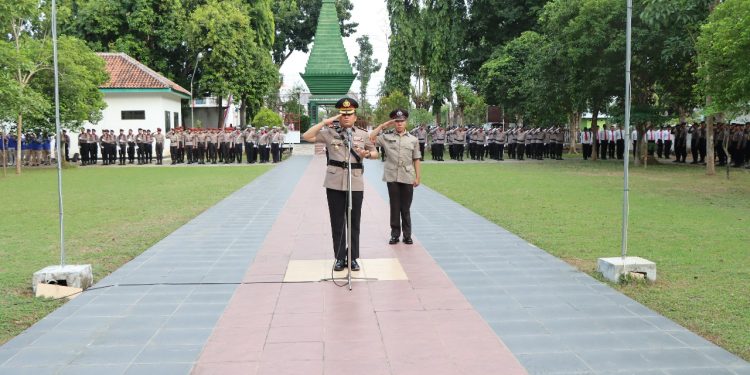 Polres Nganjuk Gelar Upacara Ziarah dan Tabur Bunga Dalam Rangka Memperingati Hari Bhayangkara ke-78