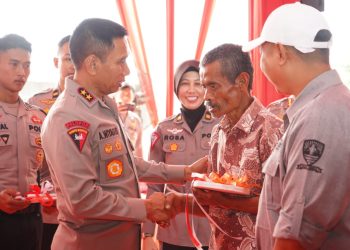 KAPOLDA JABAR BAKSOS RELIGI DAN BANSOS DALAM RANGKA HUT BHAYANGKARA KE-78