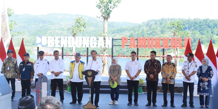 Pj Bupati Takalar Dampingi Presiden di Bendungan Pamukkulu
