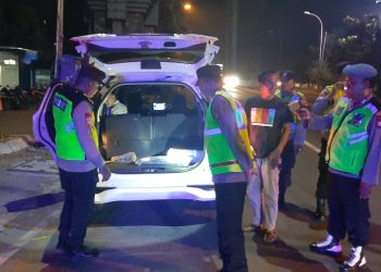 Jaga Kamtibmas bulan Suro, Polres Ngawi Laksanakan Penyekatan di Perbatasan Mantingan