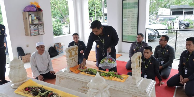 Peduli Sesama, Peserta Didik Sespimen Polri Dikreg ke-64 Gelar Baksos dan Ziarah Makam