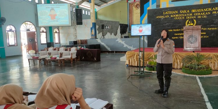 Sasar Ponpes di Ngawi, Polwan Polres Edukasi Cegah Bullying dan Kenakalan Remaja