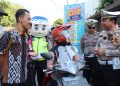 Satlantas Polres Kendal Sosialisasi Operasi Patuh Candi 2024 bagi Brosur dan Helm Gratis