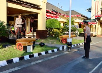 Kapolres Takalar Pimpin Upacara Korp Raport Kenaikan Pangkat Penghargaan