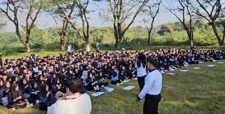 MPLS Siswa Baru, Polwan Polres Ngawi Kampanyaken Cegah Kenakalan Remaja di Beteng Pendem