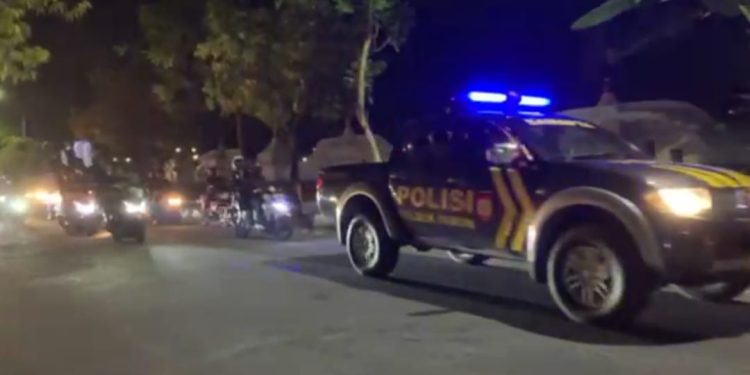 Jaga Perayaan Suran Agung Tetap Aman, Wakapolres Pimpin Penyekatan di Perbatasan Ngawi