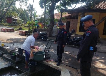 SAT BRIMOB POLDA JABAR CEGAH AKSI KRIMINALITAS GENG MOTOR DENGAN PATROLI HARKAMTIBMAS