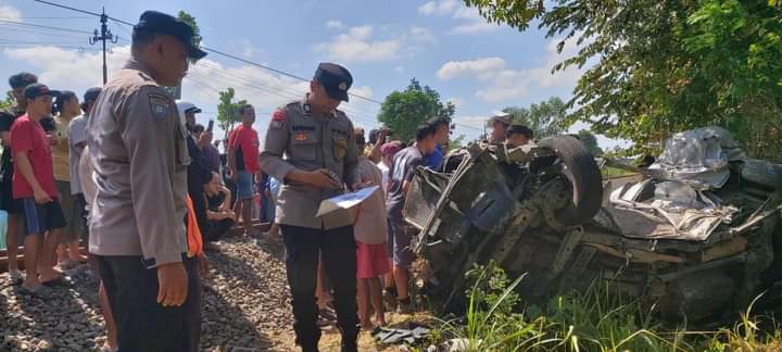 Polres Tulungagung Berikan Penbinaan Tertib Berlalu Lintas Kepada Pelajar SMPN 1 dan SMPN 2 Campurdarat